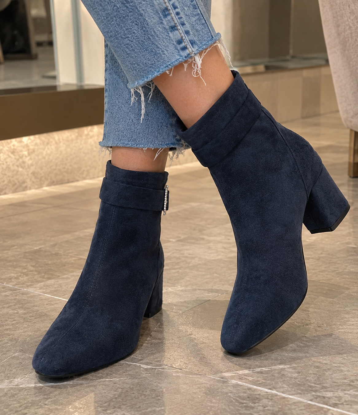 Botines elegantes de color azul marino para mujer